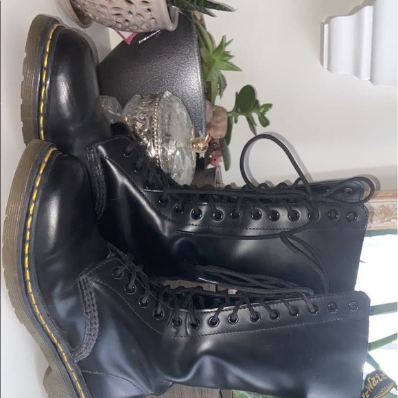 Black Dr. Martins high boots - Picture 3 of 4